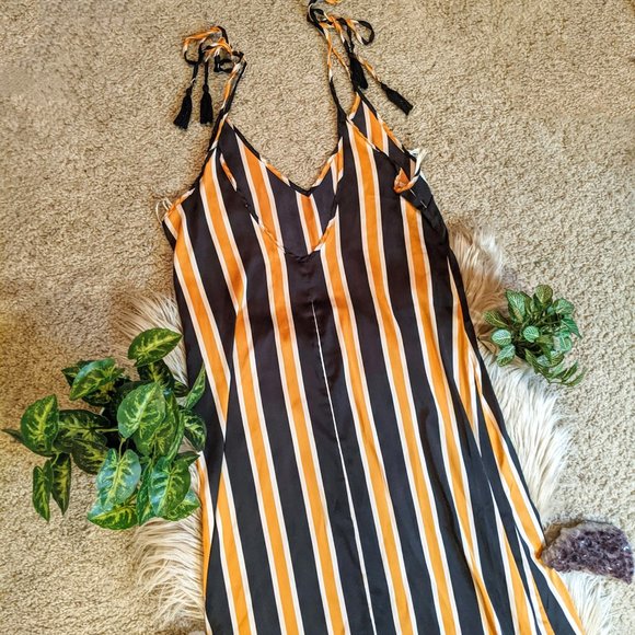 Forever 21 Gold and Black Striped Maxi Dress - Picture 7 of 8